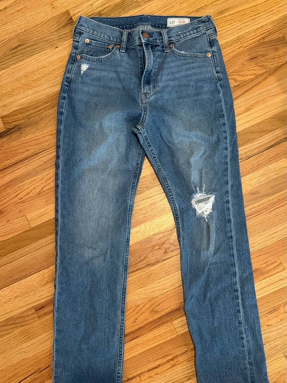 GAP Women’s Blue Distressed Straight-Leg Jeans